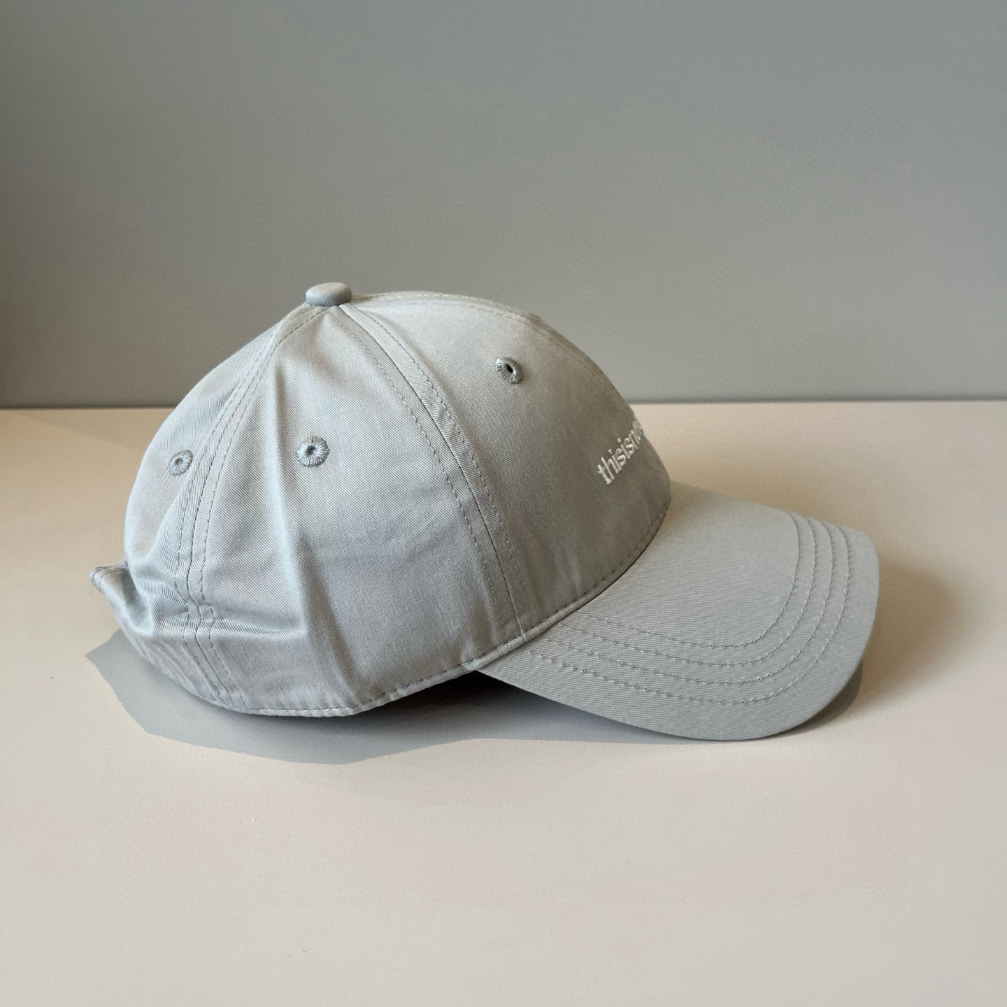 
潮牌🧢官网新品，棒球帽，原单品质火爆来袭 。🎩 工艺非常精美 高档大气上档次！低调奢华，方便携带！跑量