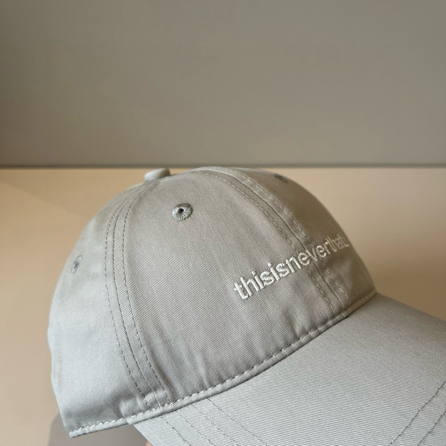 
潮牌🧢官网新品，棒球帽，原单品质火爆来袭 。🎩 工艺非常精美 高档大气上档次！低调奢华，方便携带！跑量
