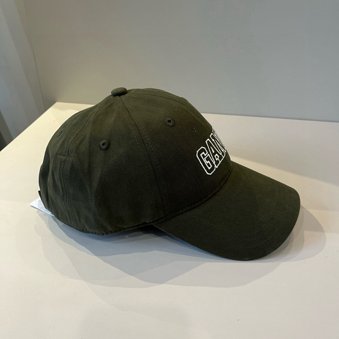 
潮牌🧢官网新品，棒球帽，原单品质火爆来袭 。🎩 工艺非常精美 高档大气上档次！低调奢华，方便携带！跑量