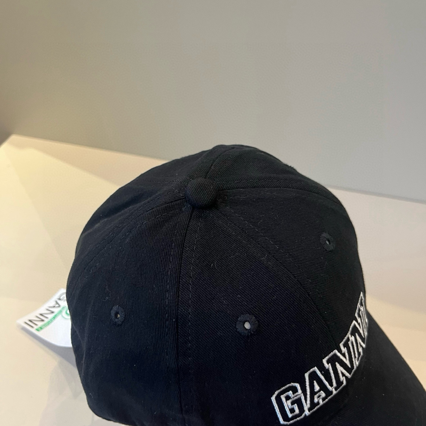 
潮牌🧢官网新品，棒球帽，原单品质火爆来袭 。🎩 工艺非常精美 高档大气上档次！低调奢华，方便携带！跑量