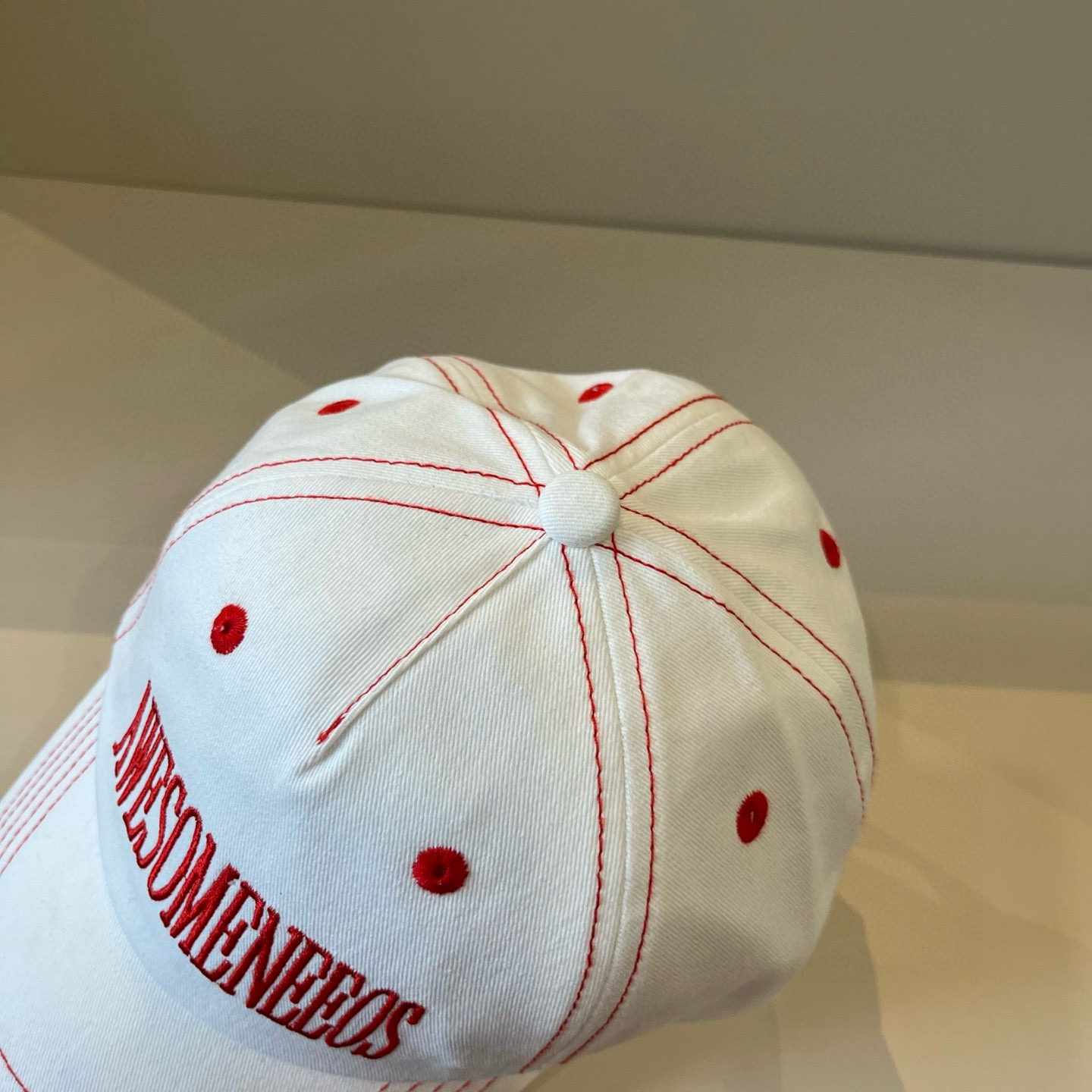 
潮牌🧢官网新品，棒球帽，原单品质火爆来袭 。🎩 工艺非常精美 高档大气上档次！低调奢华，方便携带！跑量