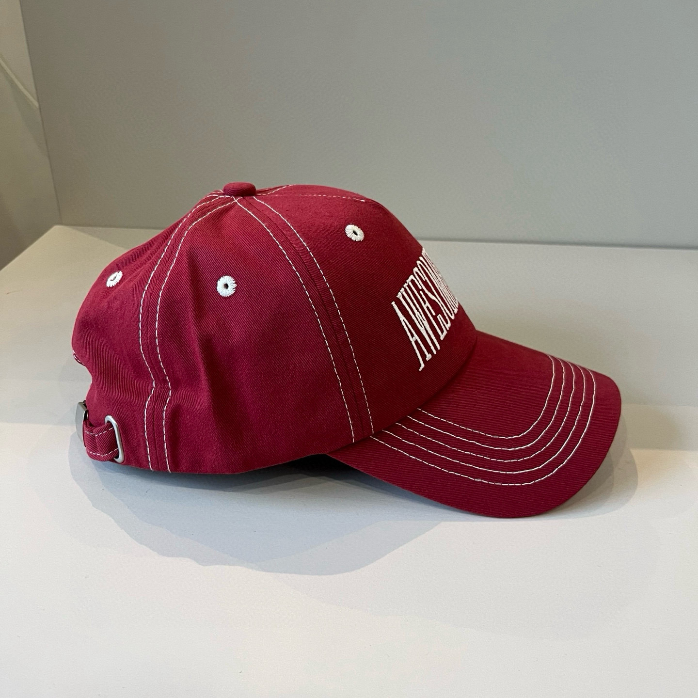 
潮牌🧢官网新品，棒球帽，原单品质火爆来袭 。🎩 工艺非常精美 高档大气上档次！低调奢华，方便携带！跑量