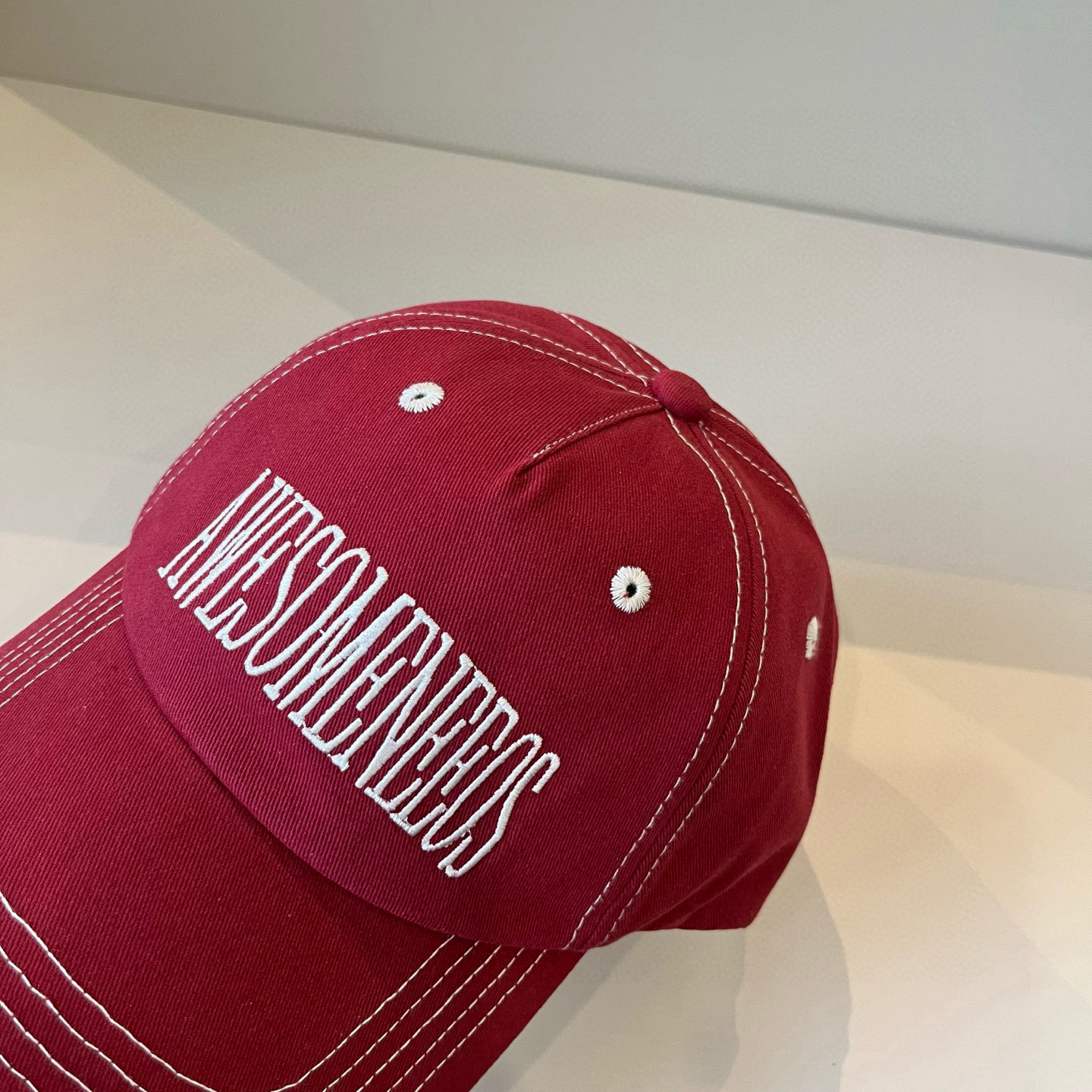 
潮牌🧢官网新品，棒球帽，原单品质火爆来袭 。🎩 工艺非常精美 高档大气上档次！低调奢华，方便携带！跑量