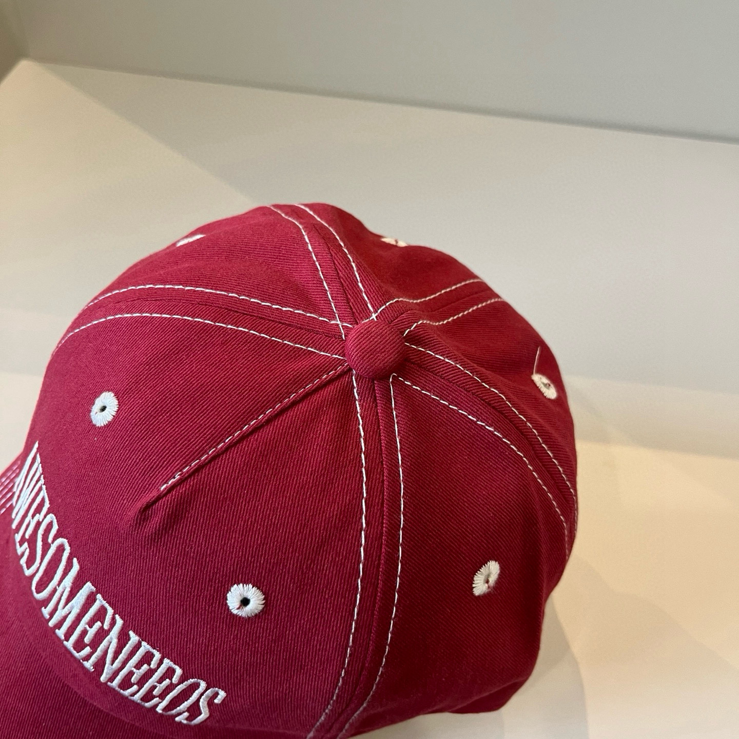 
潮牌🧢官网新品，棒球帽，原单品质火爆来袭 。🎩 工艺非常精美 高档大气上档次！低调奢华，方便携带！跑量