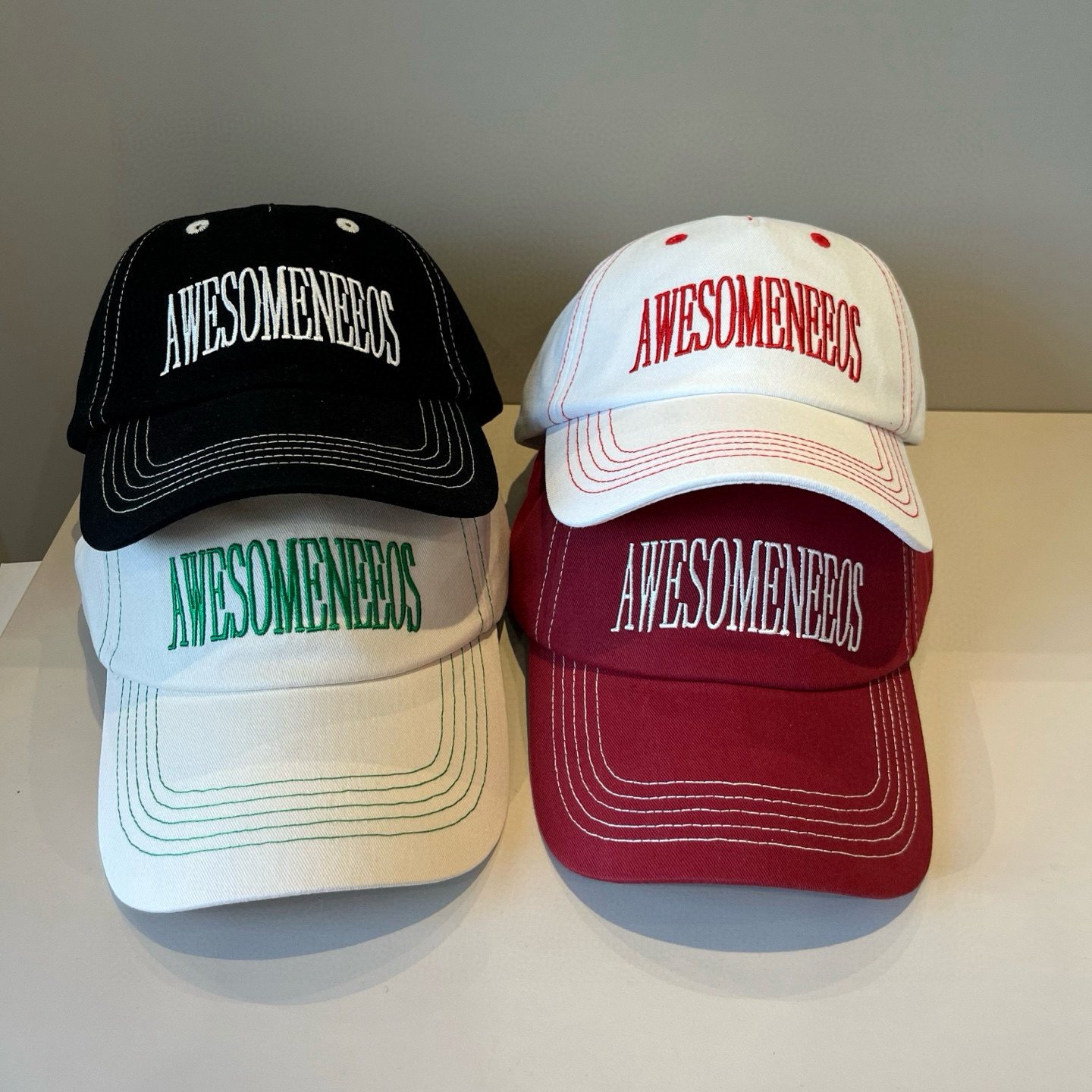 
潮牌🧢官网新品，棒球帽，原单品质火爆来袭 。🎩 工艺非常精美 高档大气上档次！低调奢华，方便携带！跑量