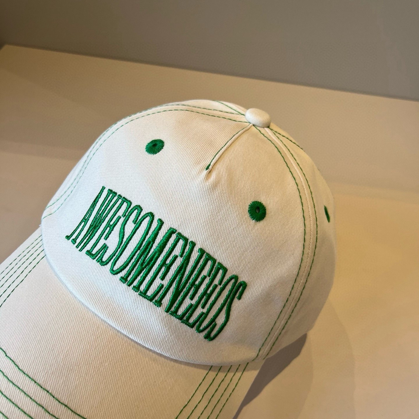 
潮牌🧢官网新品，棒球帽，原单品质火爆来袭 。🎩 工艺非常精美 高档大气上档次！低调奢华，方便携带！跑量