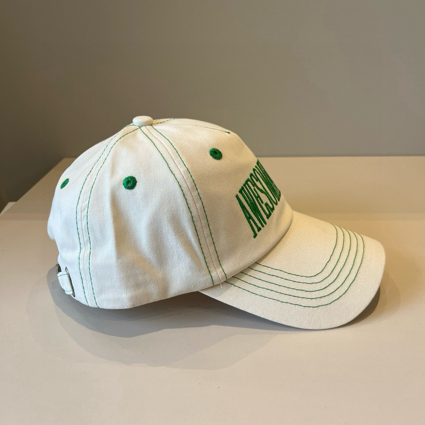 
潮牌🧢官网新品，棒球帽，原单品质火爆来袭 。🎩 工艺非常精美 高档大气上档次！低调奢华，方便携带！跑量