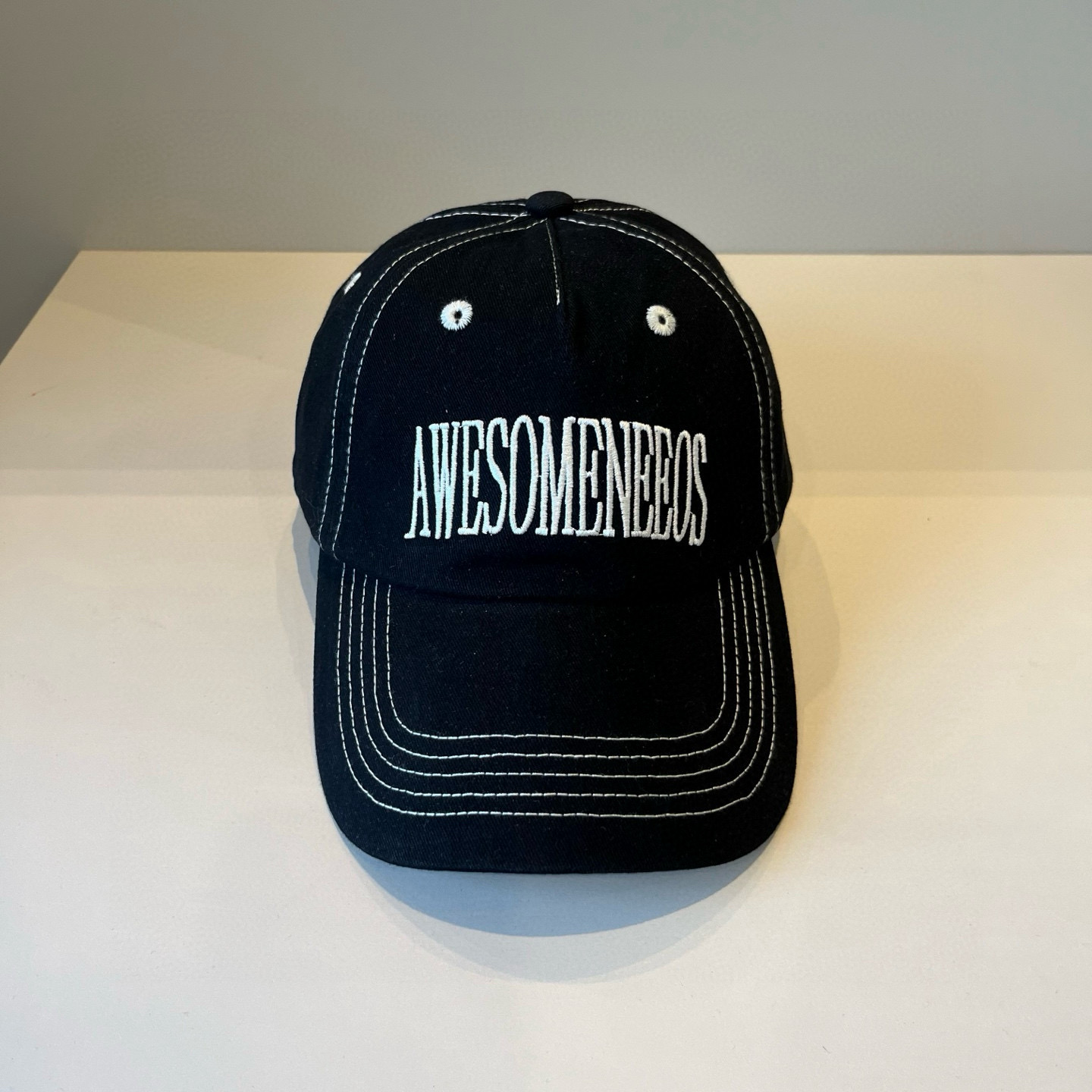 
潮牌🧢官网新品，棒球帽，原单品质火爆来袭 。🎩 工艺非常精美 高档大气上档次！低调奢华，方便携带！跑量