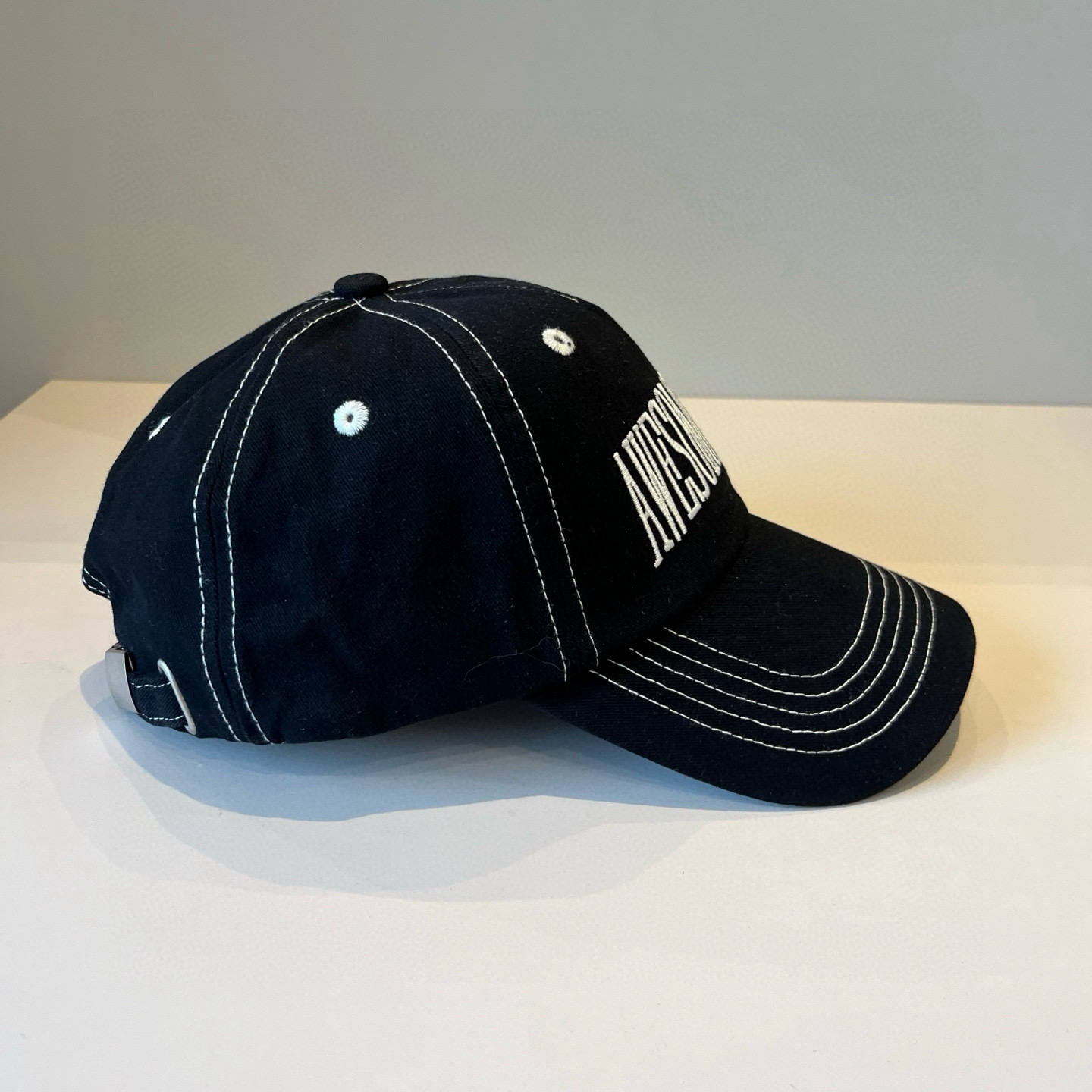 
潮牌🧢官网新品，棒球帽，原单品质火爆来袭 。🎩 工艺非常精美 高档大气上档次！低调奢华，方便携带！跑量