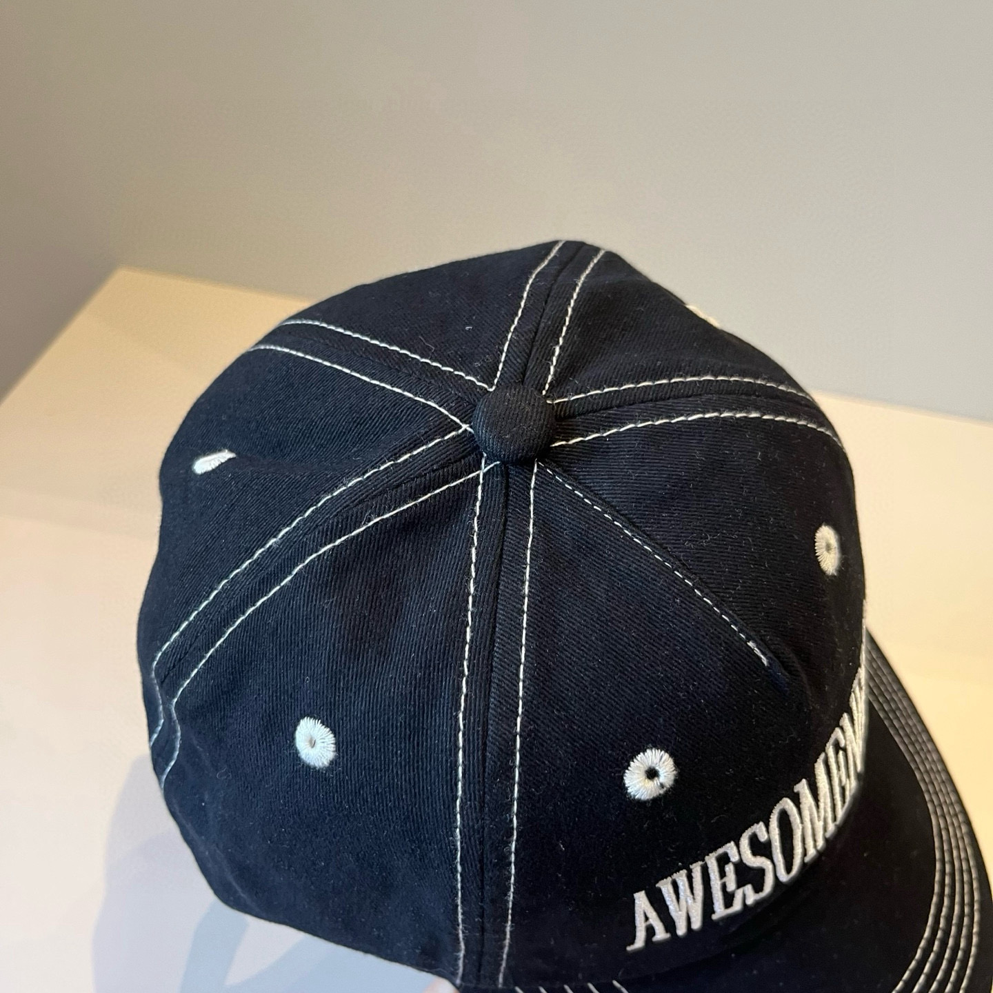 
潮牌🧢官网新品，棒球帽，原单品质火爆来袭 。🎩 工艺非常精美 高档大气上档次！低调奢华，方便携带！跑量