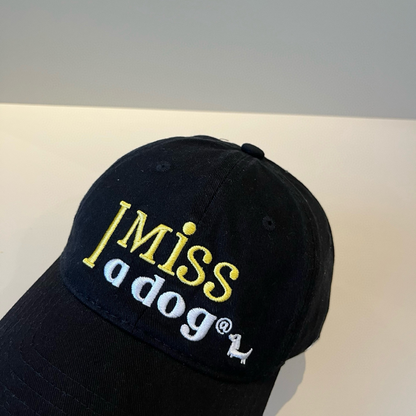 
潮牌🧢官网新品，棒球帽，原单品质火爆来袭 。🎩 工艺非常精美 高档大气上档次！低调奢华，方便携带！跑量