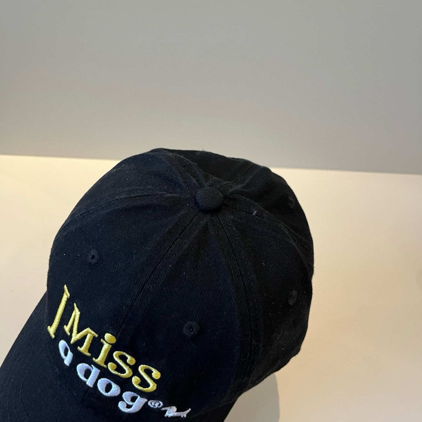 
潮牌🧢官网新品，棒球帽，原单品质火爆来袭 。🎩 工艺非常精美 高档大气上档次！低调奢华，方便携带！跑量