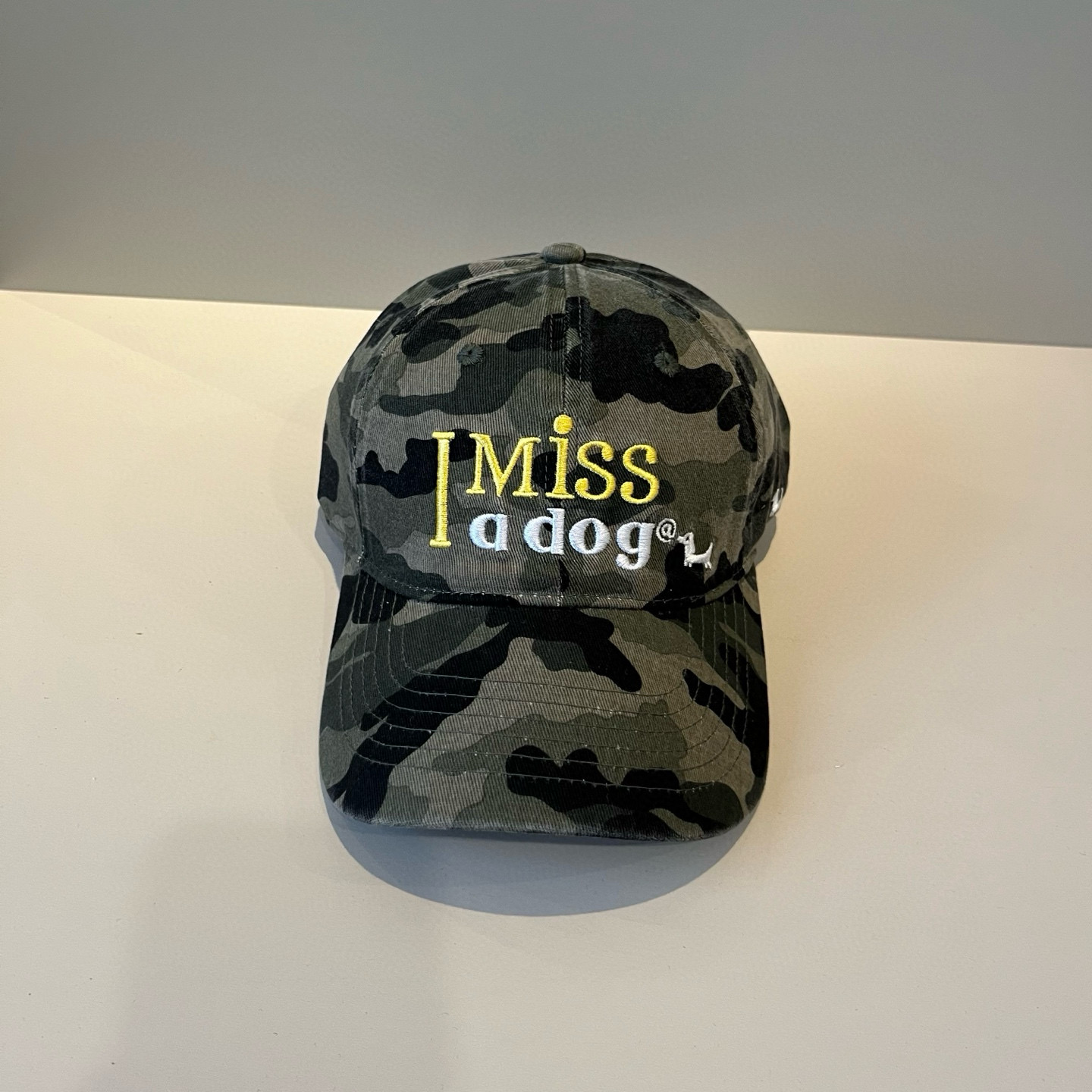 
潮牌🧢官网新品，棒球帽，原单品质火爆来袭 。🎩 工艺非常精美 高档大气上档次！低调奢华，方便携带！跑量