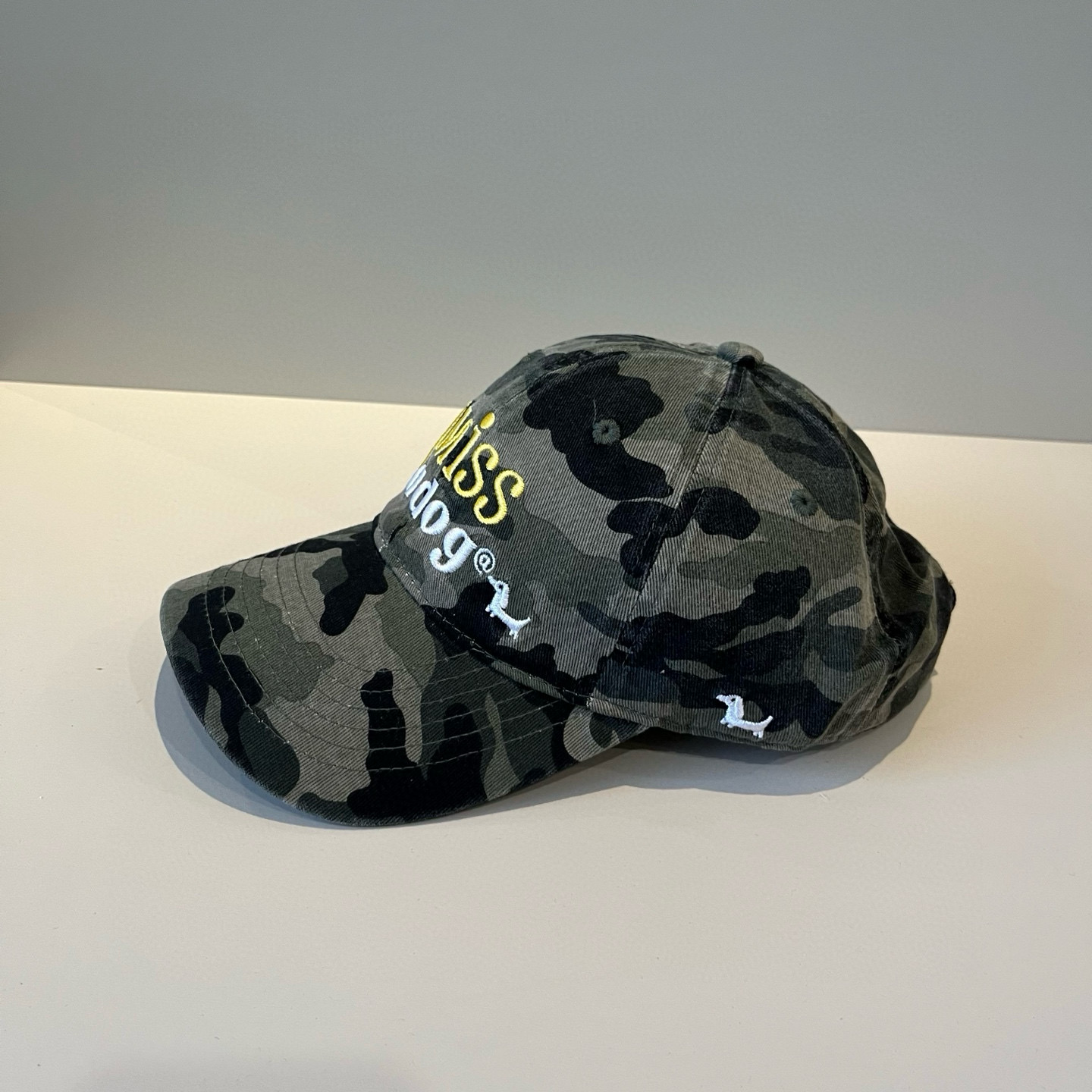 
潮牌🧢官网新品，棒球帽，原单品质火爆来袭 。🎩 工艺非常精美 高档大气上档次！低调奢华，方便携带！跑量