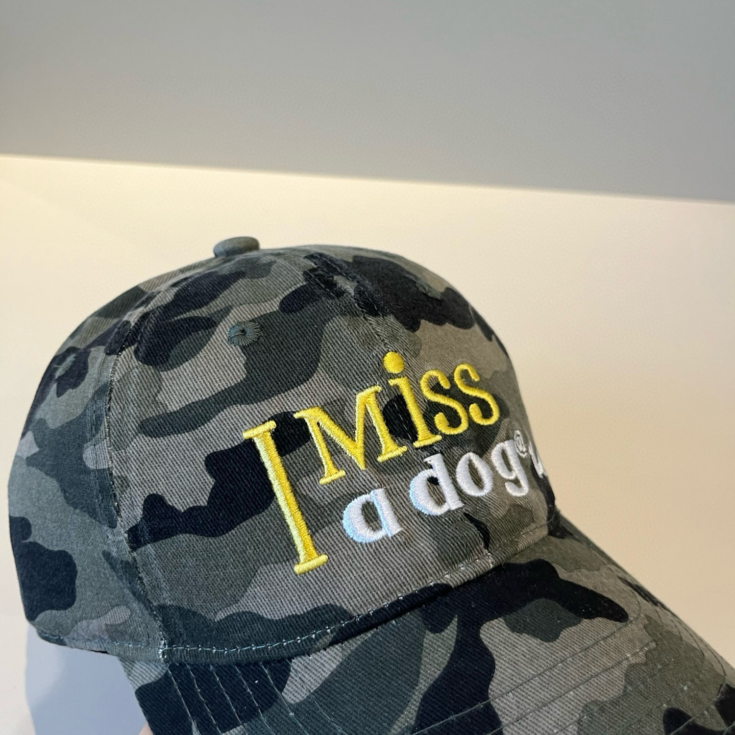 
潮牌🧢官网新品，棒球帽，原单品质火爆来袭 。🎩 工艺非常精美 高档大气上档次！低调奢华，方便携带！跑量