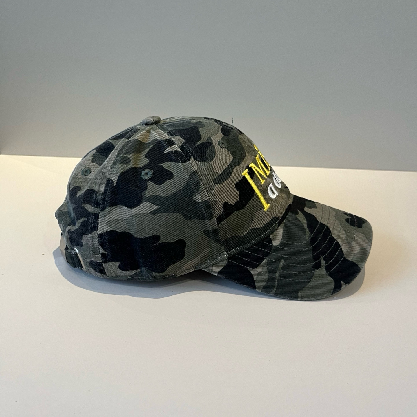 
潮牌🧢官网新品，棒球帽，原单品质火爆来袭 。🎩 工艺非常精美 高档大气上档次！低调奢华，方便携带！跑量