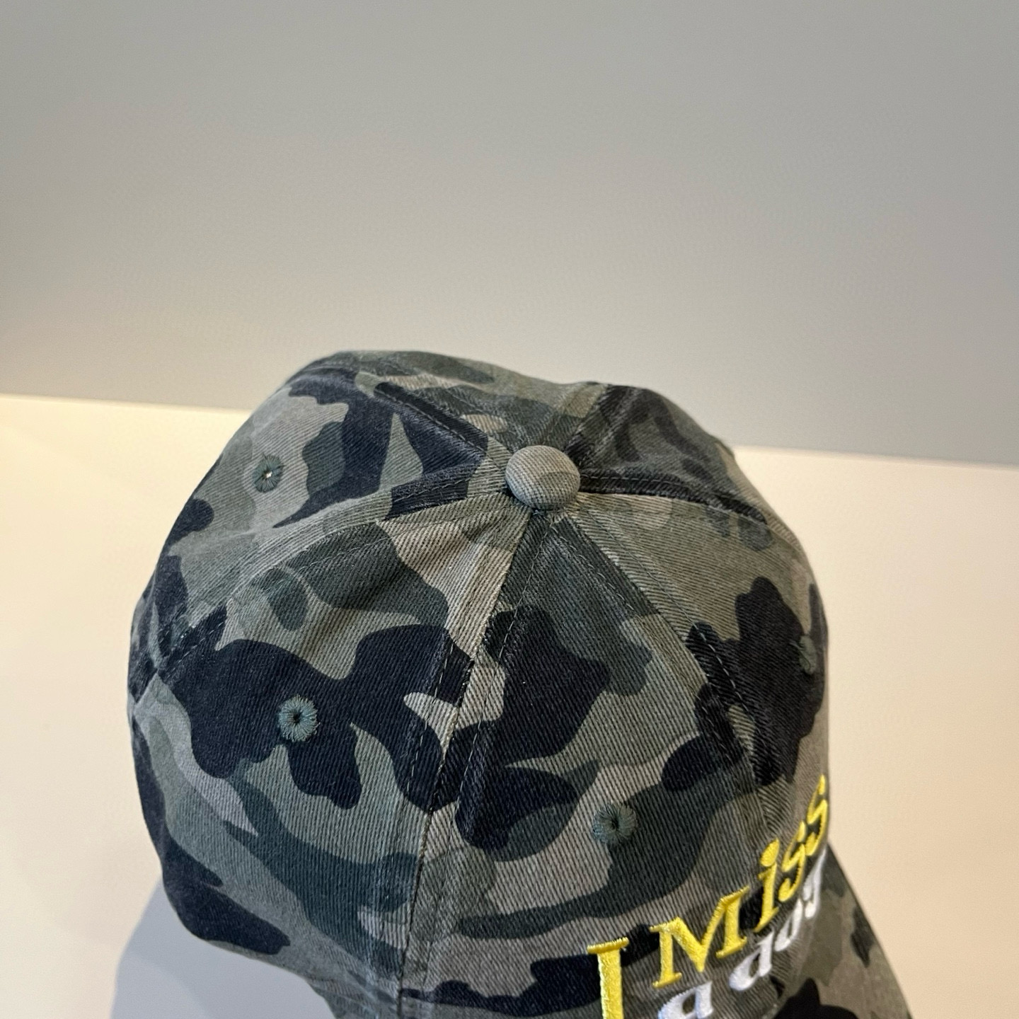 
潮牌🧢官网新品，棒球帽，原单品质火爆来袭 。🎩 工艺非常精美 高档大气上档次！低调奢华，方便携带！跑量