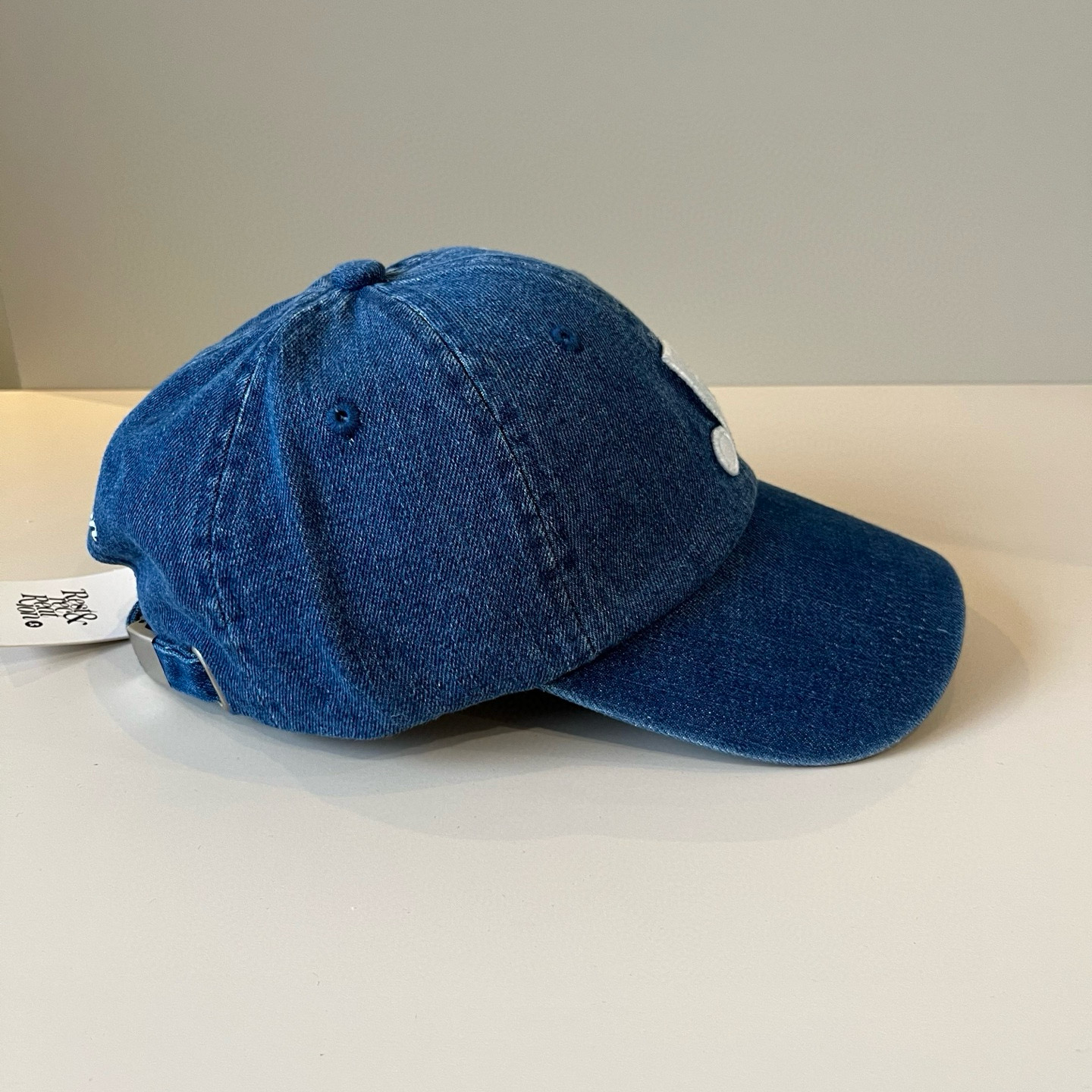 
潮牌🧢官网新品，棒球帽，原单品质火爆来袭 。🎩 工艺非常精美 高档大气上档次！低调奢华，方便携带！跑量