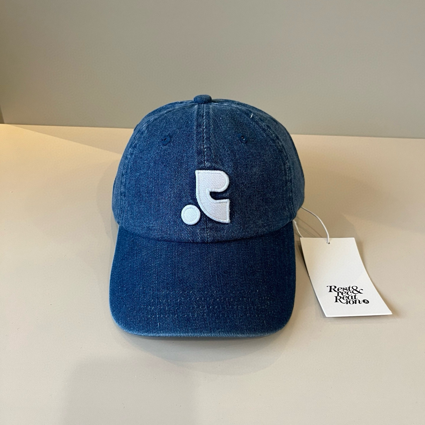 
潮牌🧢官网新品，棒球帽，原单品质火爆来袭 。🎩 工艺非常精美 高档大气上档次！低调奢华，方便携带！跑量