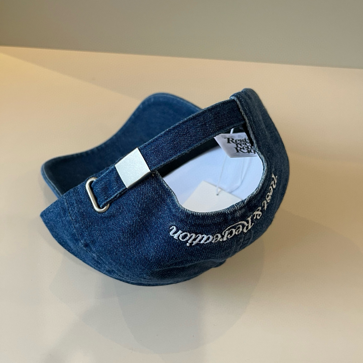 
潮牌🧢官网新品，棒球帽，原单品质火爆来袭 。🎩 工艺非常精美 高档大气上档次！低调奢华，方便携带！跑量