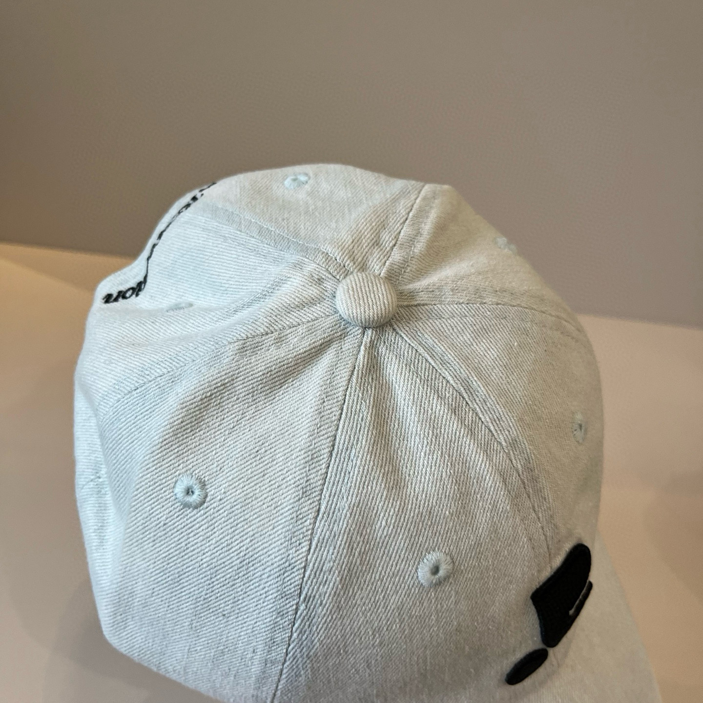 
潮牌🧢官网新品，棒球帽，原单品质火爆来袭 。🎩 工艺非常精美 高档大气上档次！低调奢华，方便携带！跑量