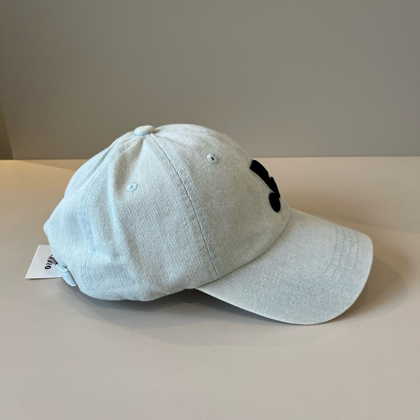 
潮牌🧢官网新品，棒球帽，原单品质火爆来袭 。🎩 工艺非常精美 高档大气上档次！低调奢华，方便携带！跑量