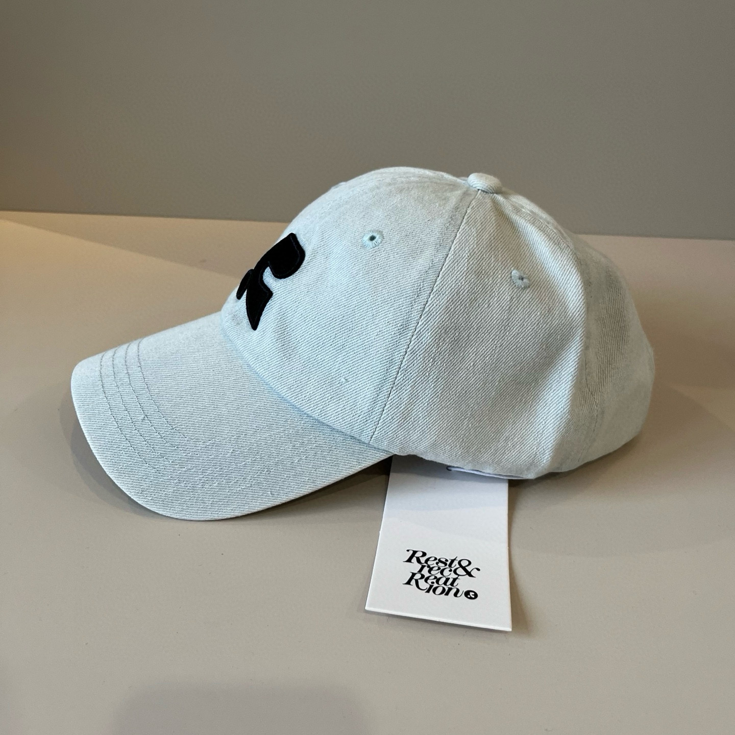 
潮牌🧢官网新品，棒球帽，原单品质火爆来袭 。🎩 工艺非常精美 高档大气上档次！低调奢华，方便携带！跑量