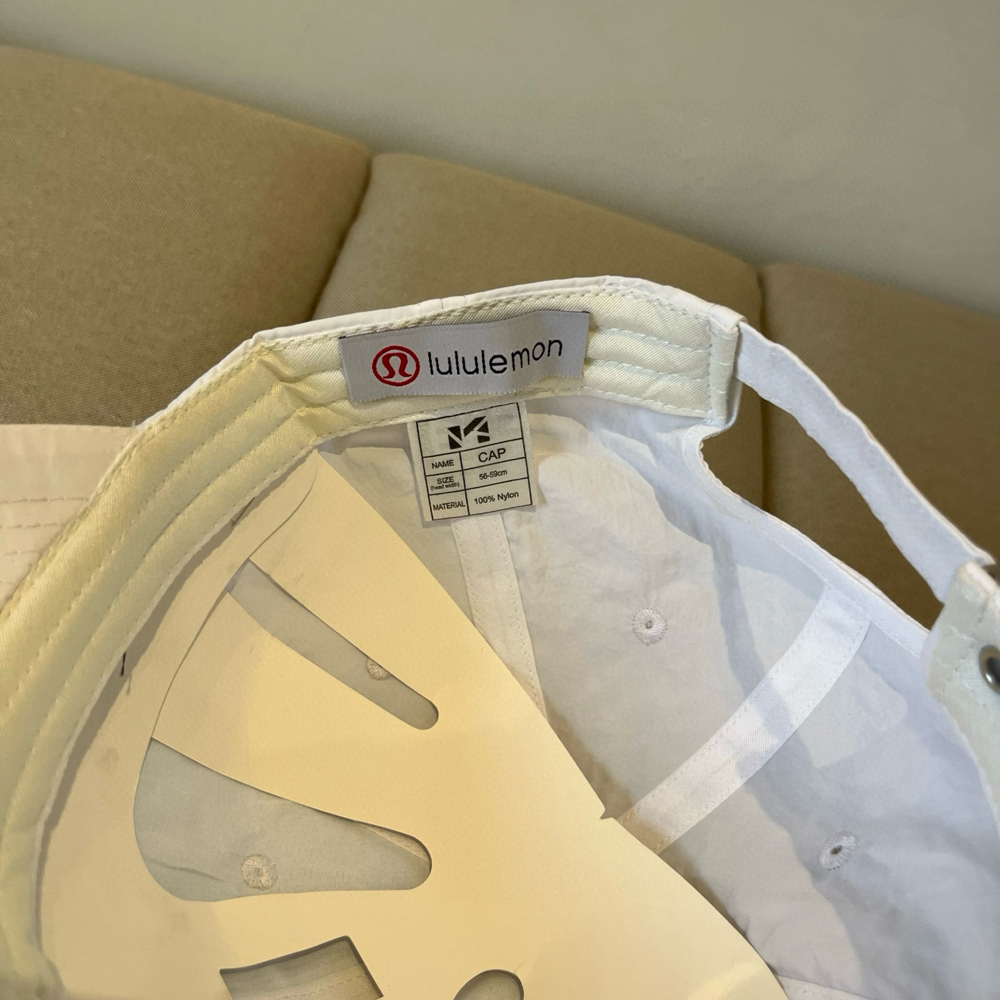 
LULULEMON棒球帽
爱健身的集美们一定听过的lulu~
非常适合多巴胺的你
颜色齐全赶快入手。