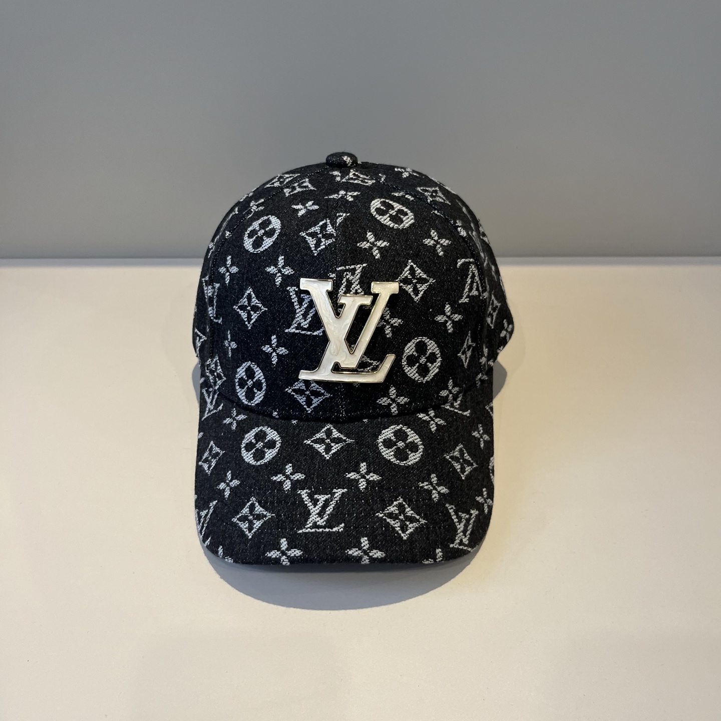 🧢路易威登棒球帽 LouisVuitton😍新款LV棒球帽，重工打造♥️高端大气，百搭款🤗男女通用！跑量