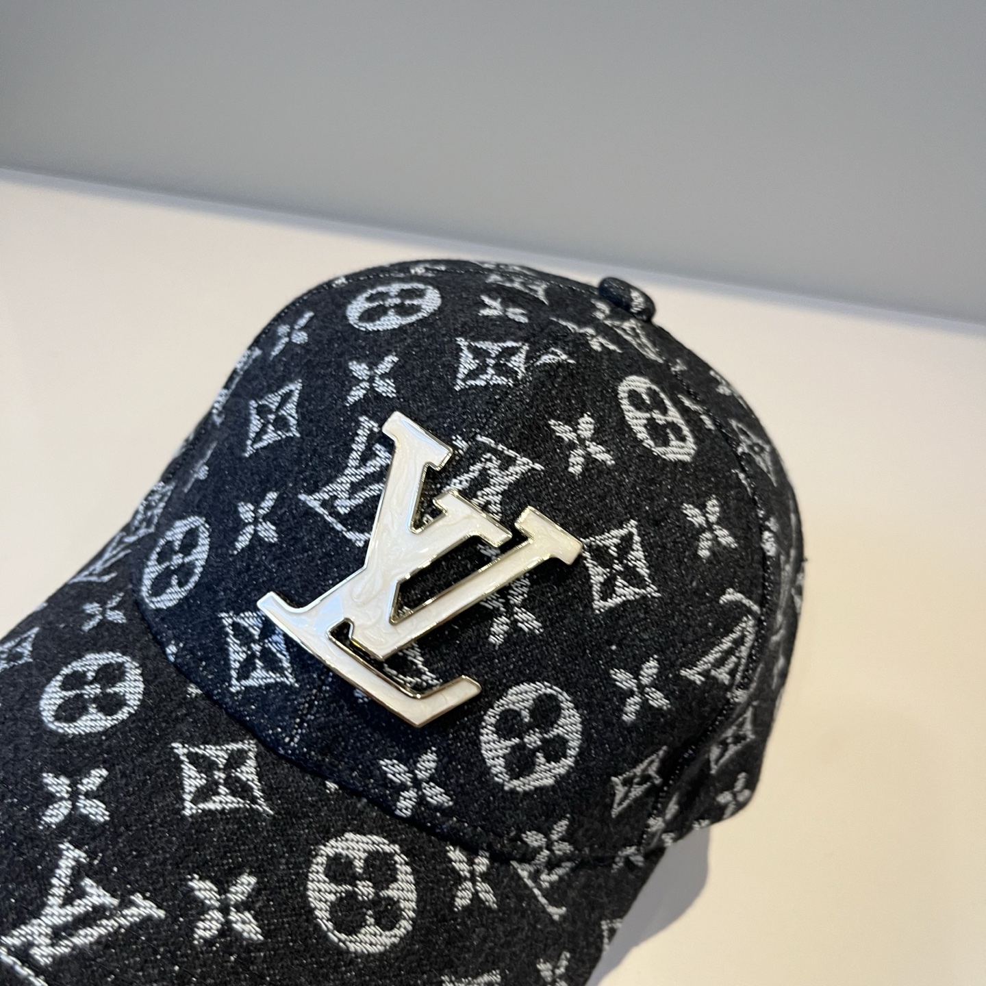🧢路易威登棒球帽 LouisVuitton😍新款LV棒球帽，重工打造♥️高端大气，百搭款🤗男女通用！跑量