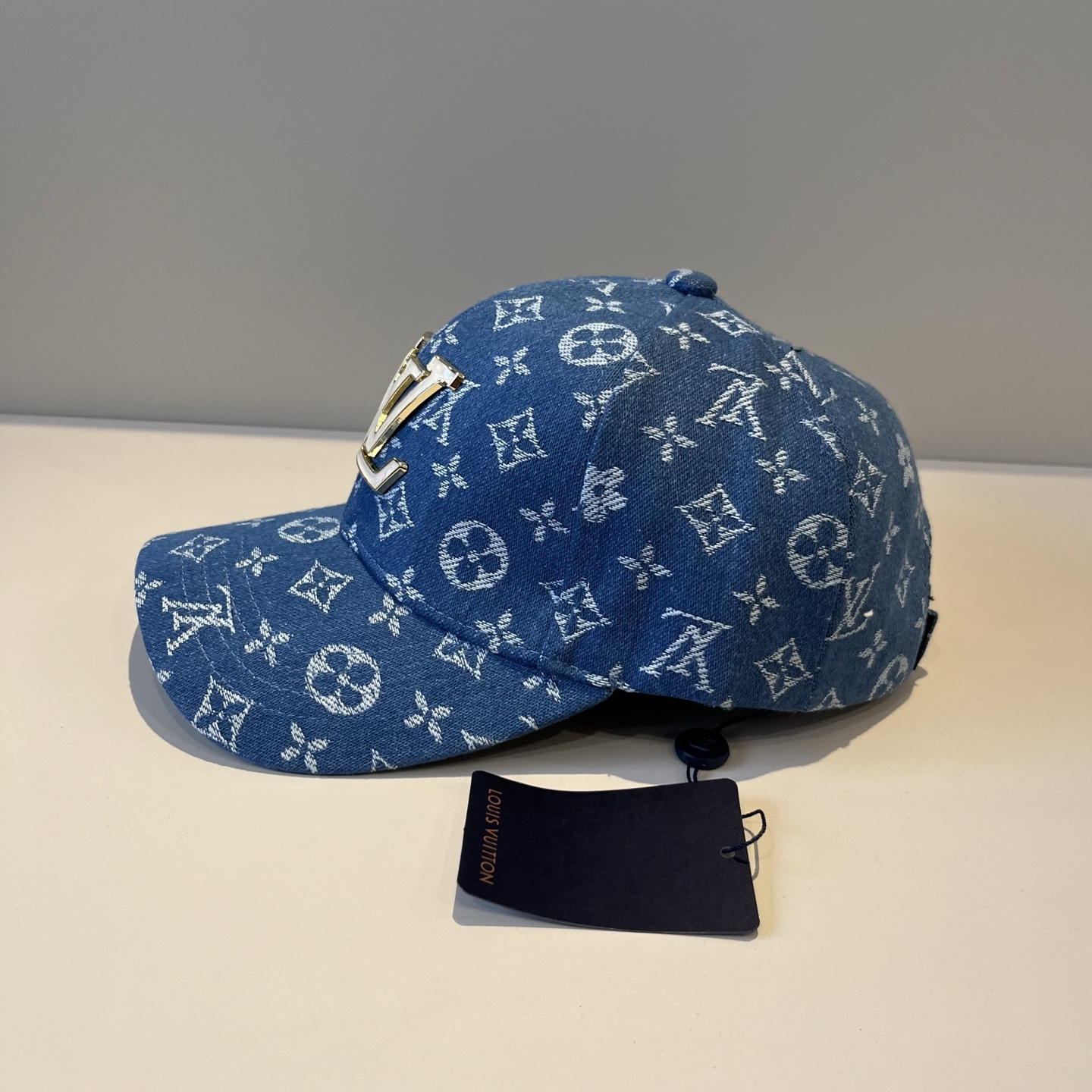 🧢路易威登棒球帽 LouisVuitton😍新款LV棒球帽，重工打造♥️高端大气，百搭款🤗男女通用！跑量