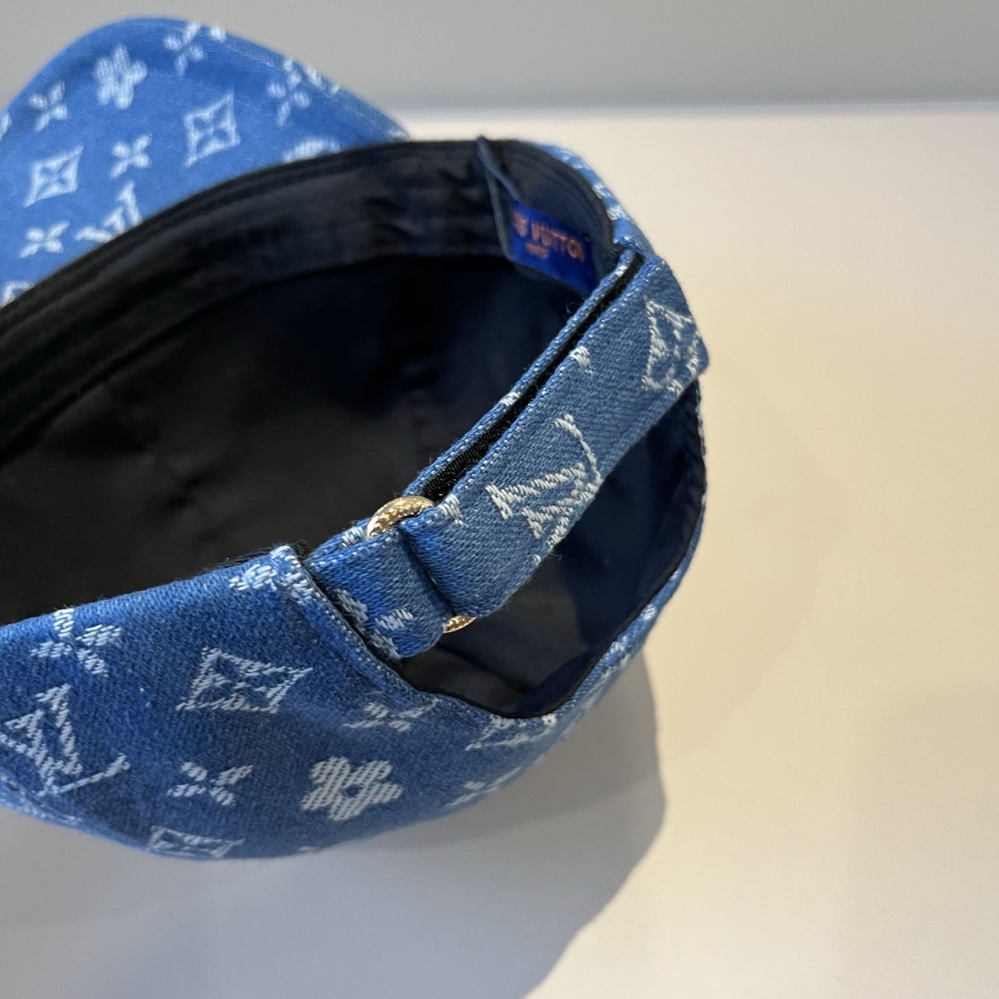 🧢路易威登棒球帽 LouisVuitton😍新款LV棒球帽，重工打造♥️高端大气，百搭款🤗男女通用！跑量