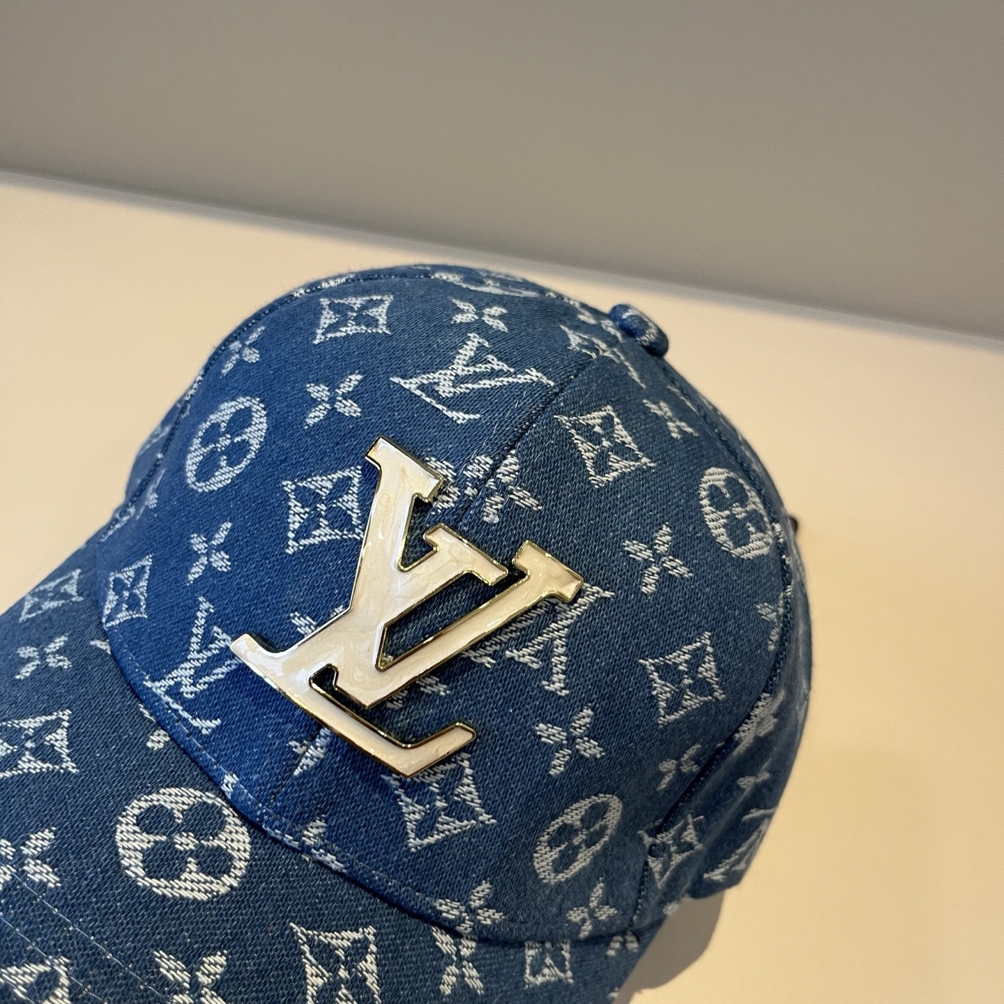 🧢路易威登棒球帽 LouisVuitton😍新款LV棒球帽，重工打造♥️高端大气，百搭款🤗男女通用！跑量