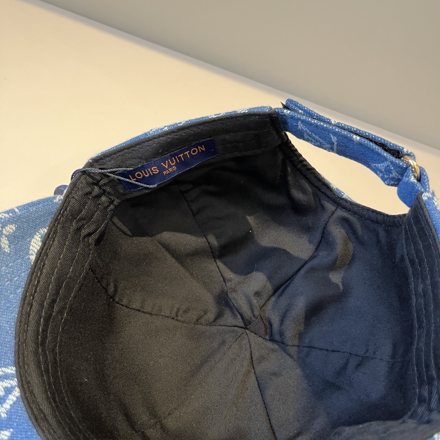 🧢路易威登棒球帽 LouisVuitton😍新款LV棒球帽，重工打造♥️高端大气，百搭款🤗男女通用！跑量