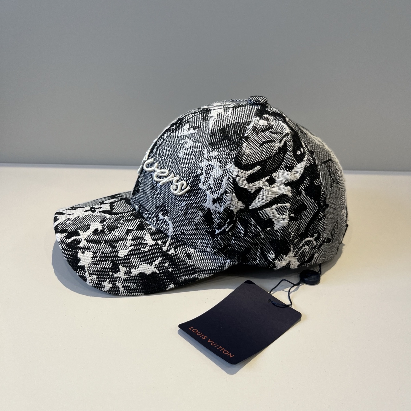 🧢路易威登棒球帽 LouisVuitton😍新款LV棒球帽，重工打造♥️高端大气，百搭款🤗男女通用！跑量