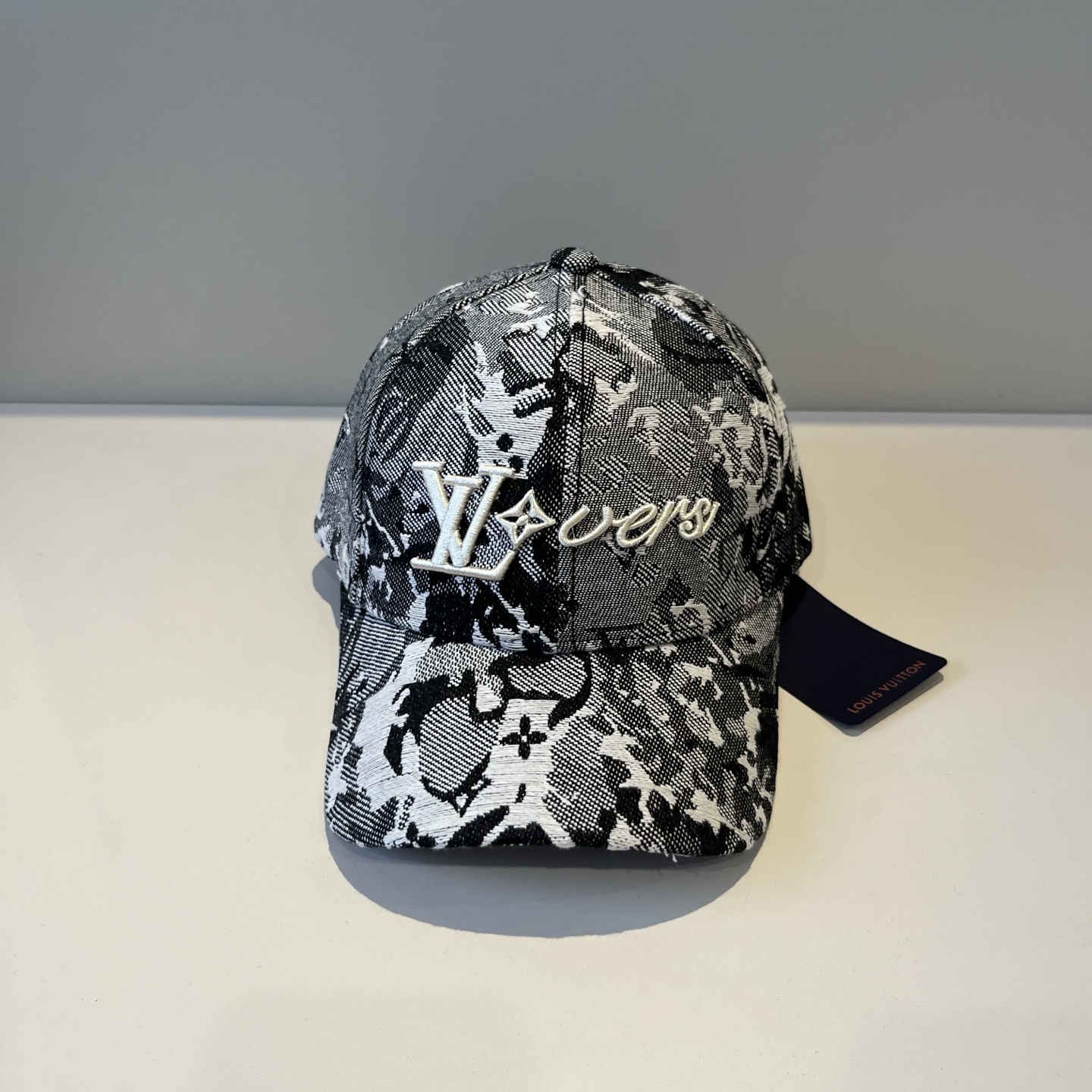 🧢路易威登棒球帽 LouisVuitton😍新款LV棒球帽，重工打造♥️高端大气，百搭款🤗男女通用！跑量