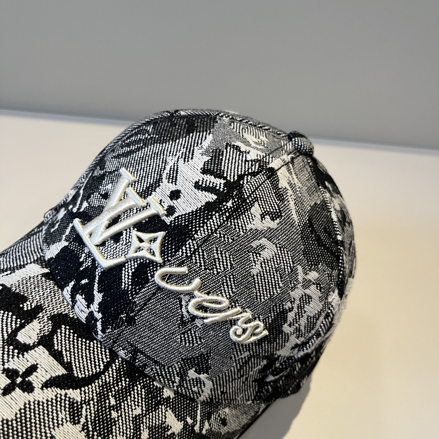 🧢路易威登棒球帽 LouisVuitton😍新款LV棒球帽，重工打造♥️高端大气，百搭款🤗男女通用！跑量