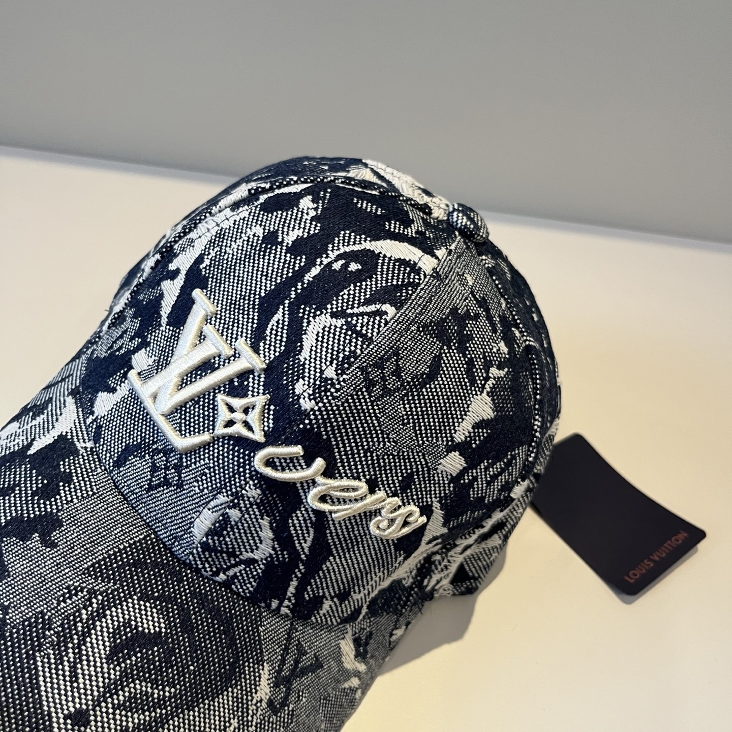 🧢路易威登棒球帽 LouisVuitton😍新款LV棒球帽，重工打造♥️高端大气，百搭款🤗男女通用！跑量