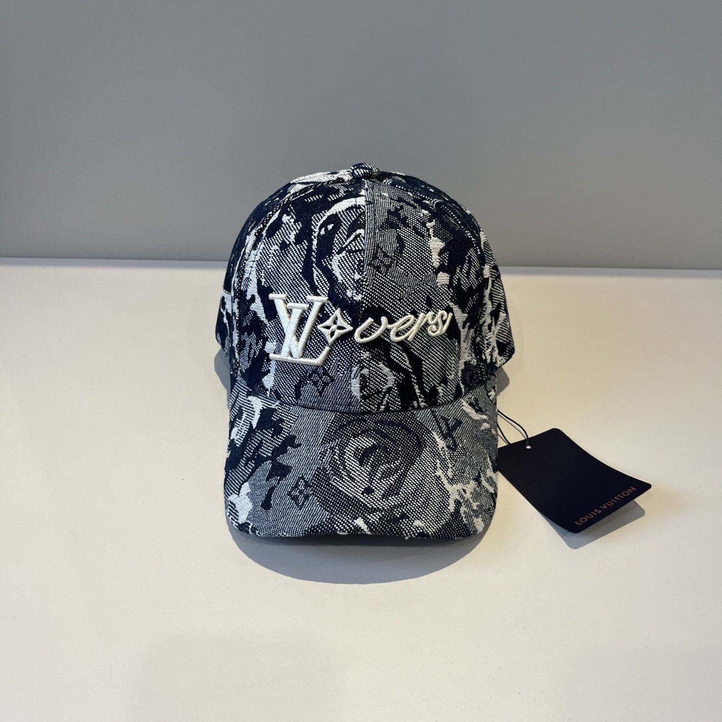 🧢路易威登棒球帽 LouisVuitton😍新款LV棒球帽，重工打造♥️高端大气，百搭款🤗男女通用！跑量