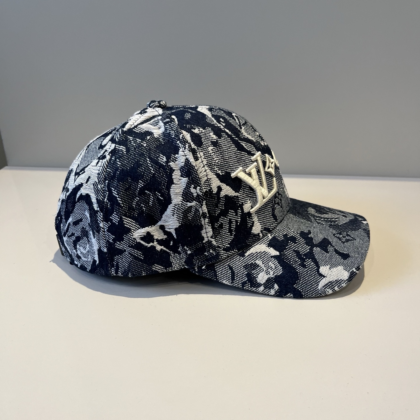 🧢路易威登棒球帽 LouisVuitton😍新款LV棒球帽，重工打造♥️高端大气，百搭款🤗男女通用！跑量