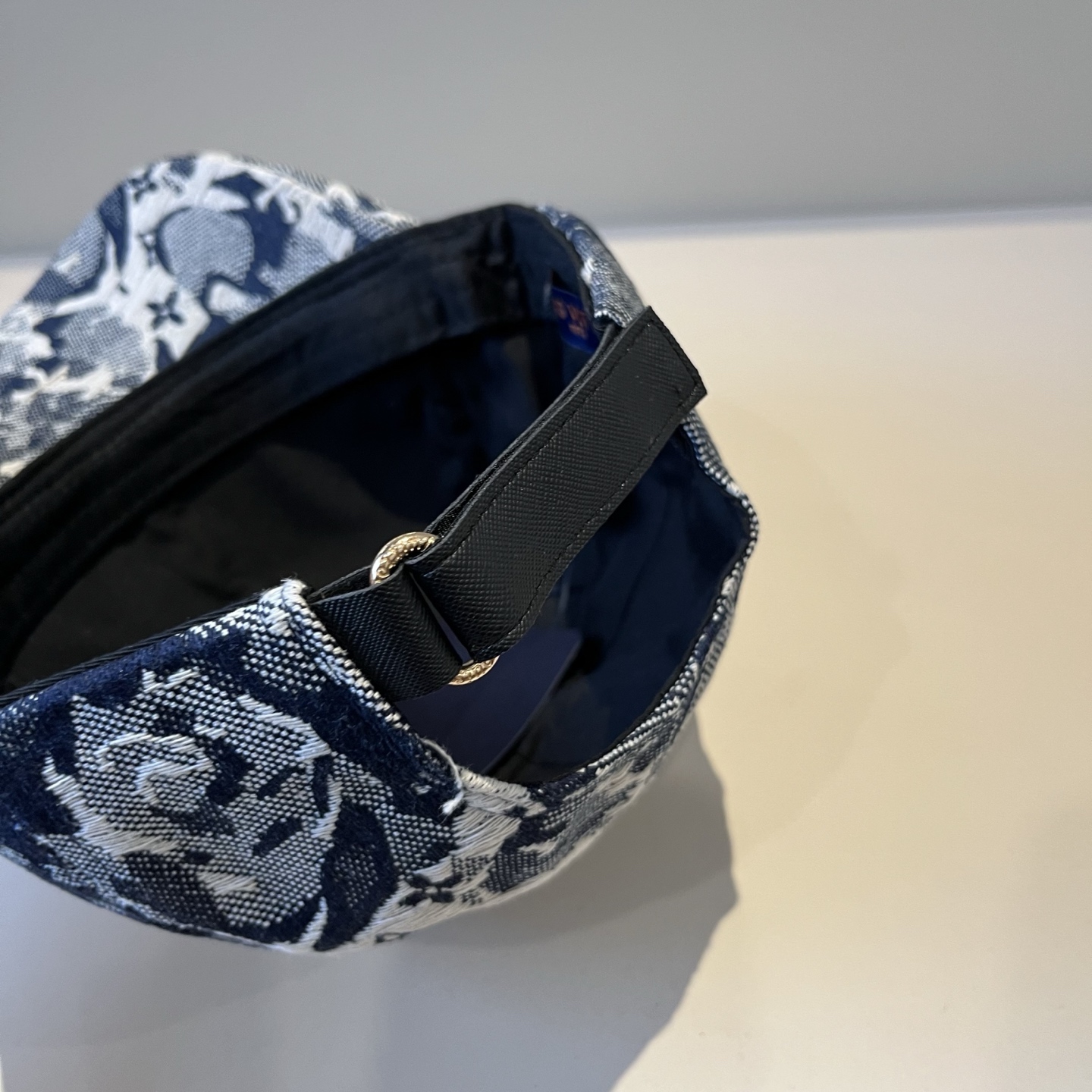 🧢路易威登棒球帽 LouisVuitton😍新款LV棒球帽，重工打造♥️高端大气，百搭款🤗男女通用！跑量