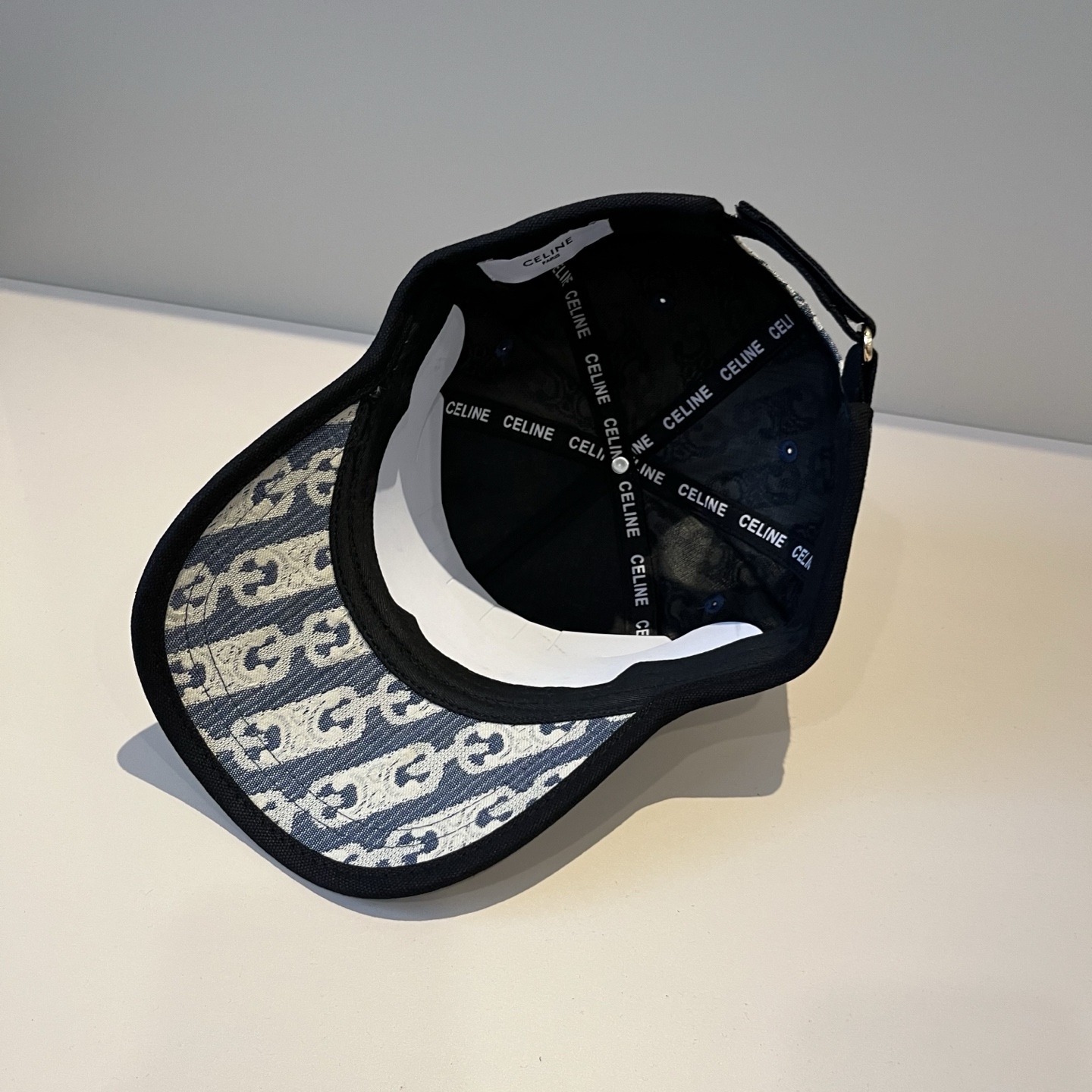 【CELINE赛琳】新款经典休闲潮流款 棒球帽🧢日韩风格，随便搭配都超好看！出门旅游，绝对要入手的一款