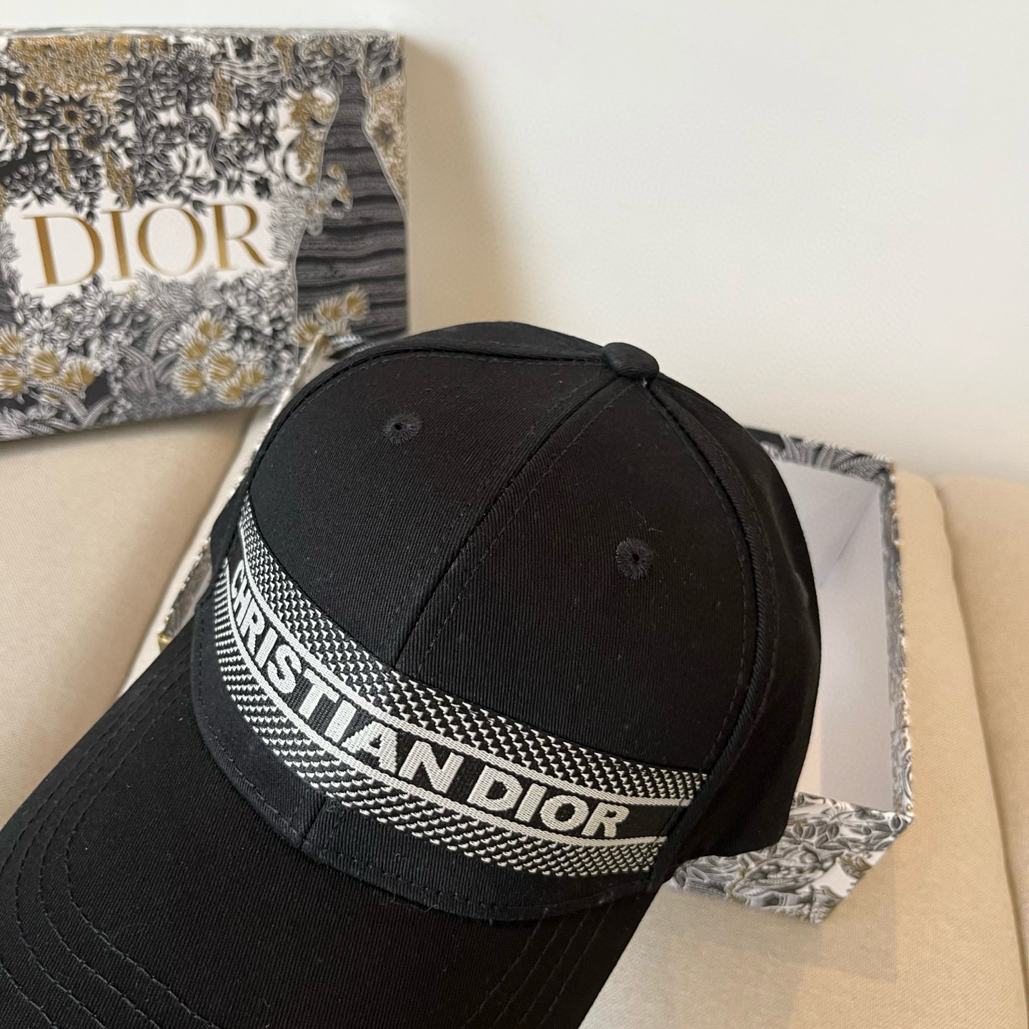 【DIOR迪奥】新款走量简约棒球帽🧢，新款出货，大牌款超好搭配，赶紧入手！