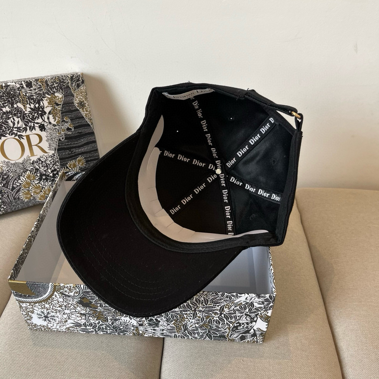 【DIOR迪奥】新款走量简约棒球帽🧢，新款出货，大牌款超好搭配，赶紧入手！