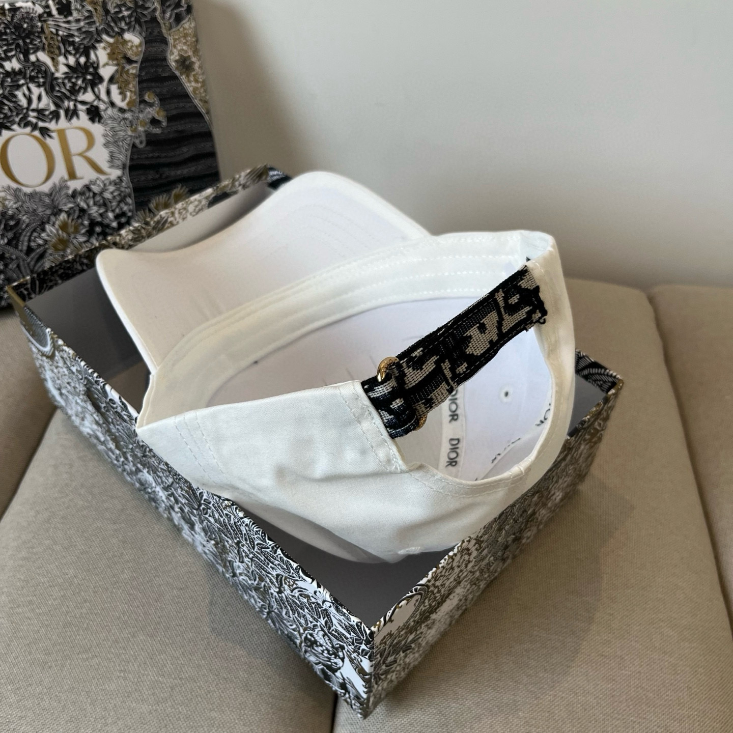 【DIOR迪奥】新款走量简约棒球帽🧢，新款出货，大牌款超好搭配，赶紧入手！