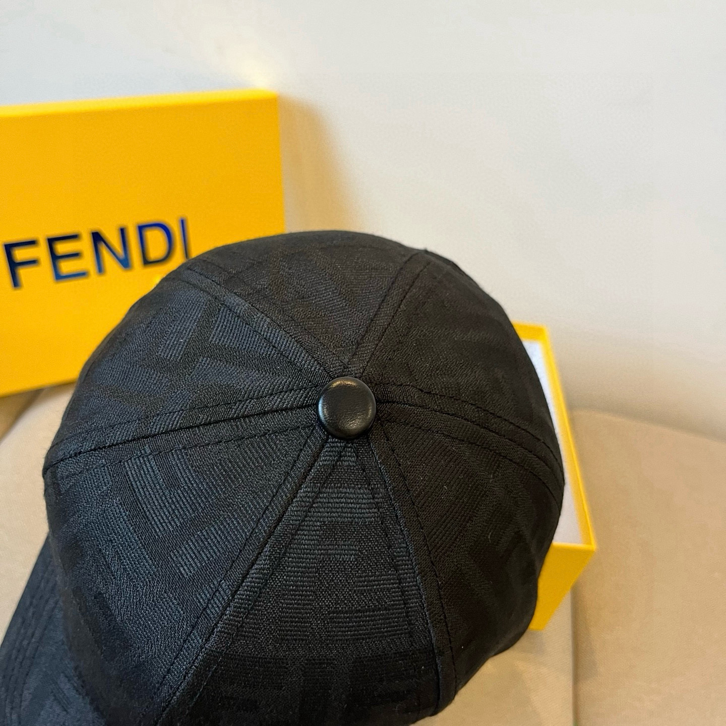  FENDI芬迪 老花系列棒球帽🧢 经典FF中古单品，气质穿搭单品，质量杠杠👍