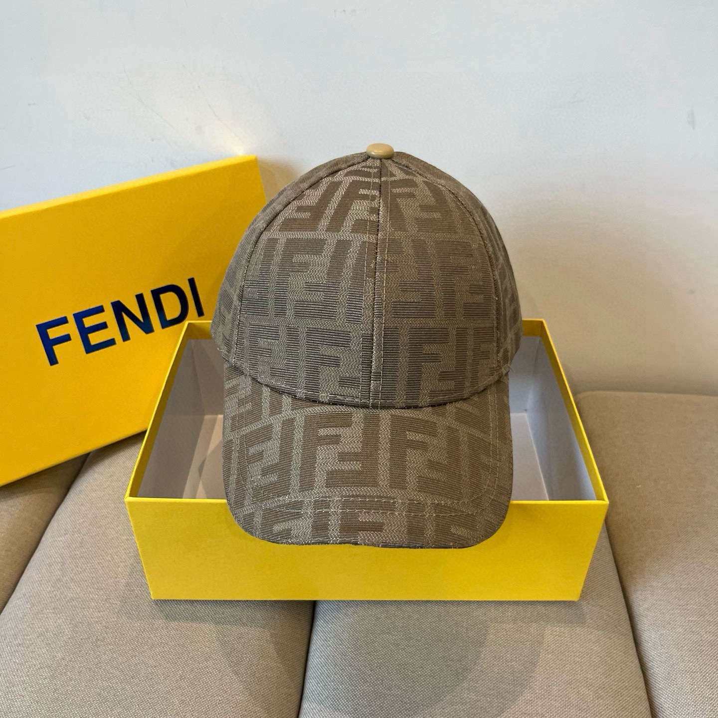  FENDI芬迪 老花系列棒球帽🧢 经典FF中古单品，气质穿搭单品，质量杠杠👍