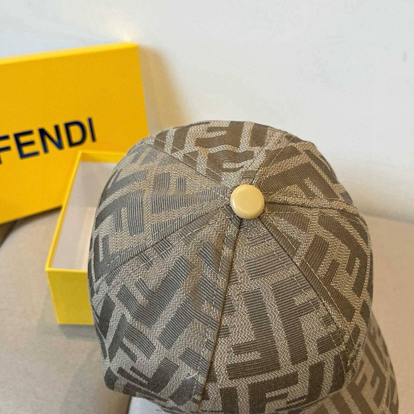  FENDI芬迪 老花系列棒球帽🧢 经典FF中古单品，气质穿搭单品，质量杠杠👍