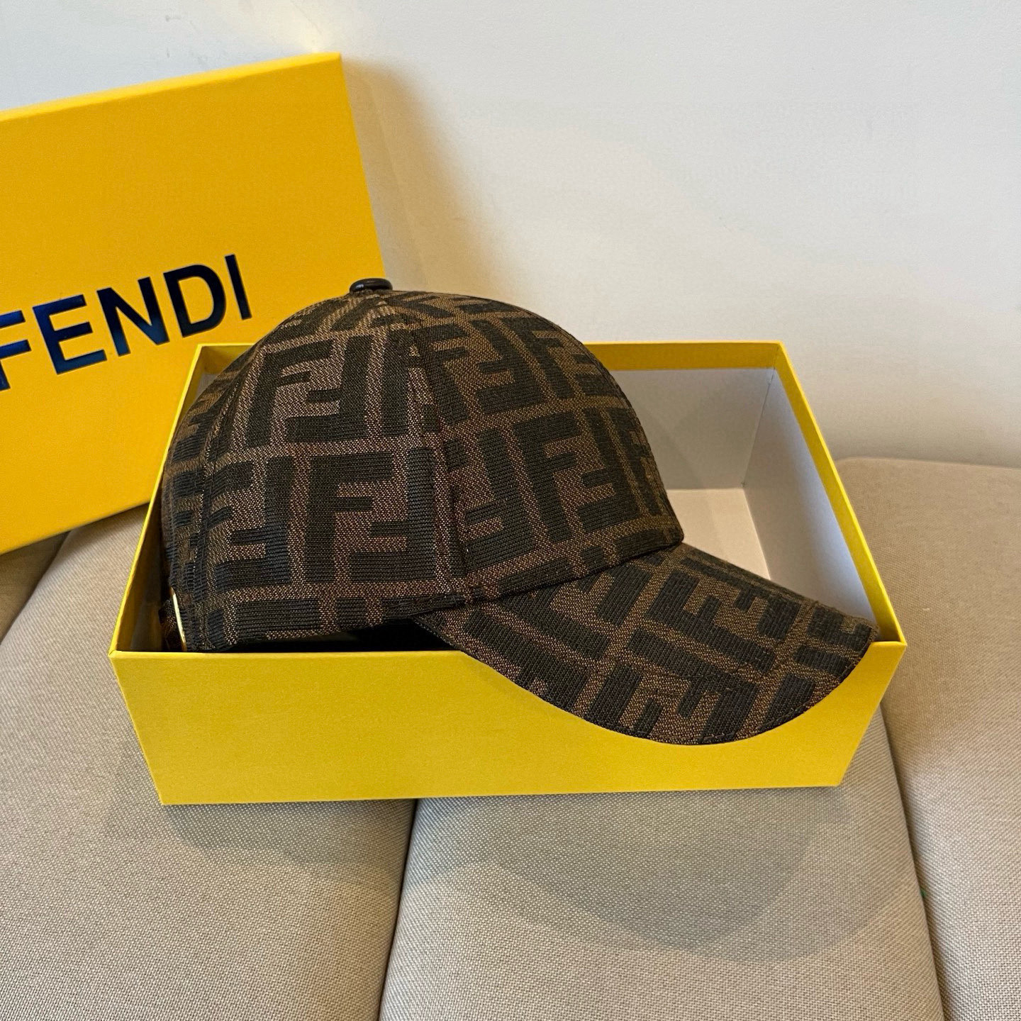  FENDI芬迪 老花系列棒球帽🧢 经典FF中古单品，气质穿搭单品，质量杠杠👍