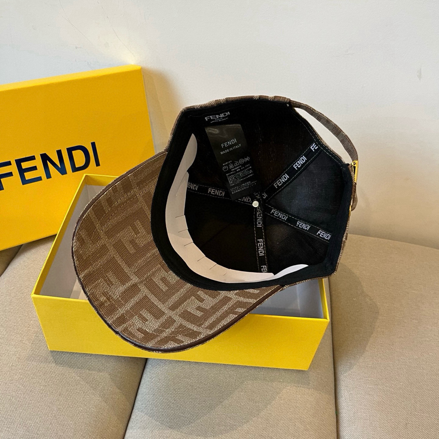  FENDI芬迪 老花系列棒球帽🧢 经典FF中古单品，气质穿搭单品，质量杠杠👍